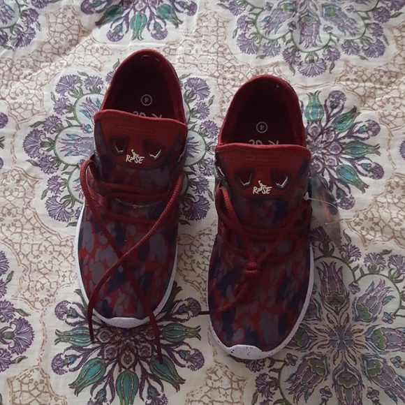 Boys sneakers - Picture 1 of 2